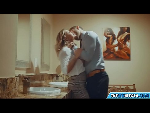 ❤️ Når en barmfagre blondine forfører dig på et offentligt toilet ❤❌ Fucking video at da.happytour.top ❌